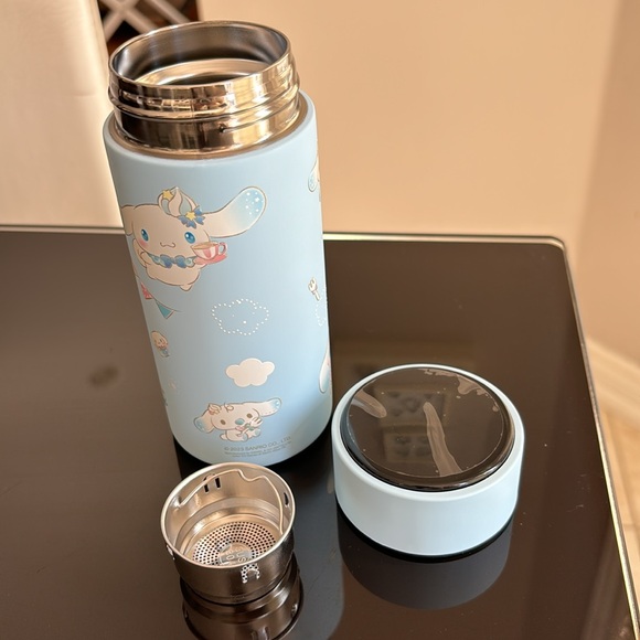 Sanrio Cinnamoroll stainless steel bottle with built in digital thermometer 😍 - Picture 4 of 10